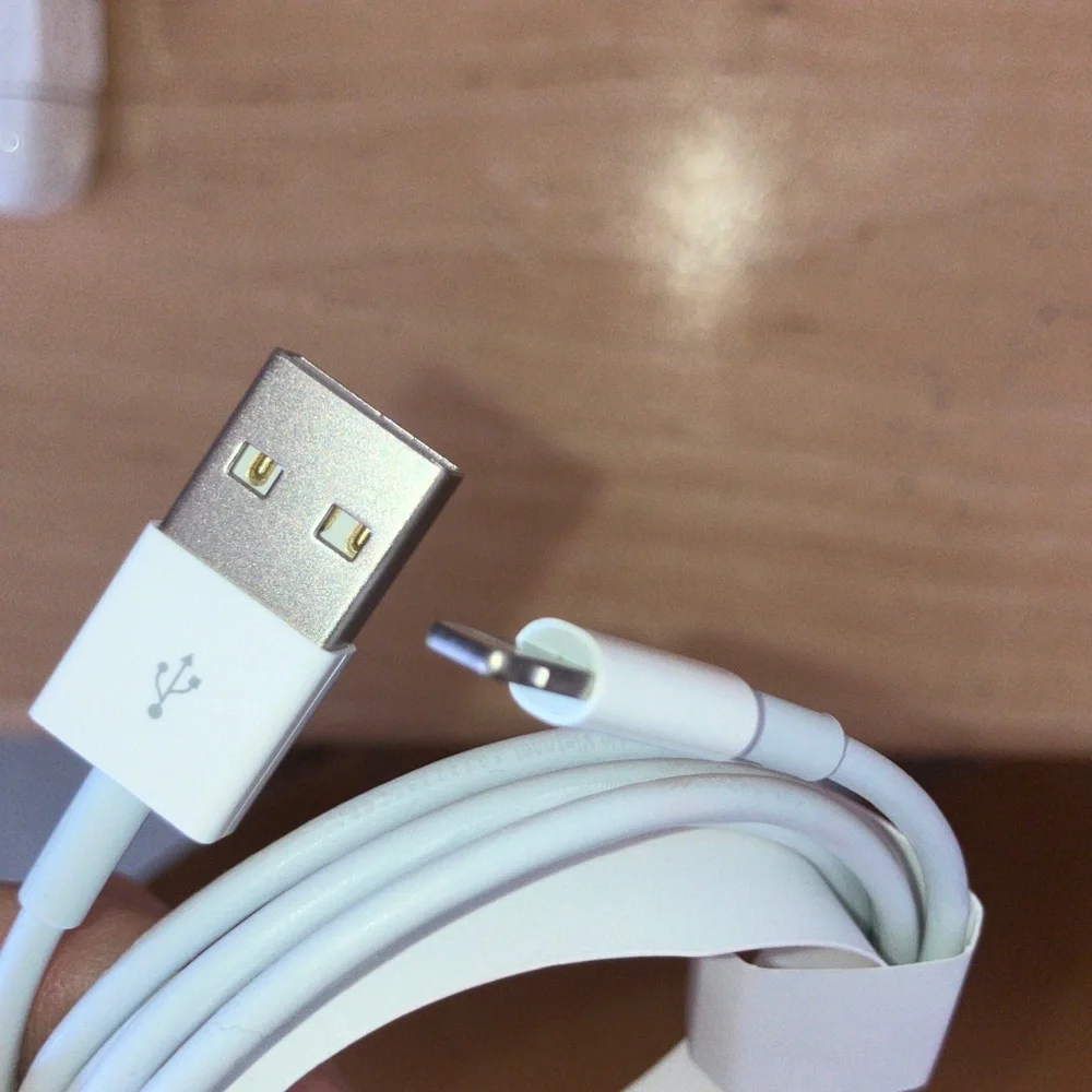 APPLE LIGHTNING TO USB CABLE AND CHARGING CUBE NEW